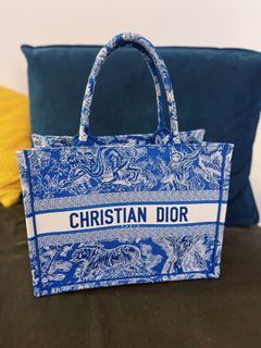 Dior - Large Dior Book Tote Blue and Ecru Toile de Jouy Reverse Embroidery (42 x 35 x 18.5 cm) - Women