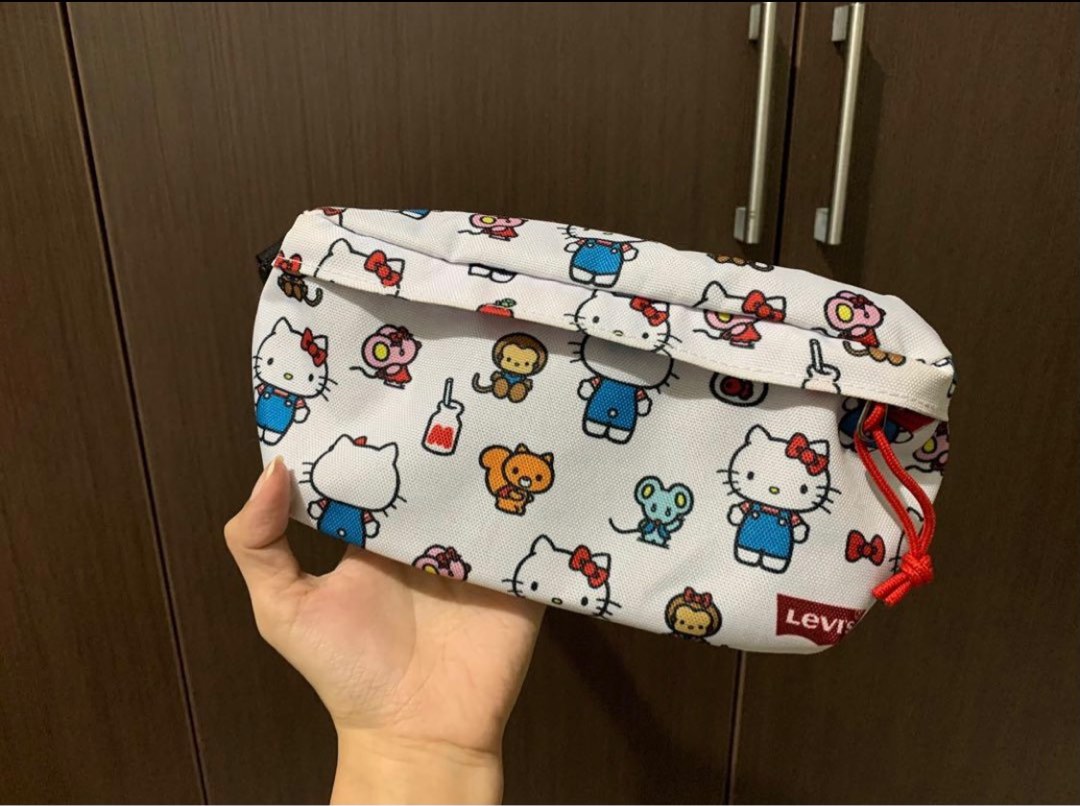 Levis hello on sale kitty sling
