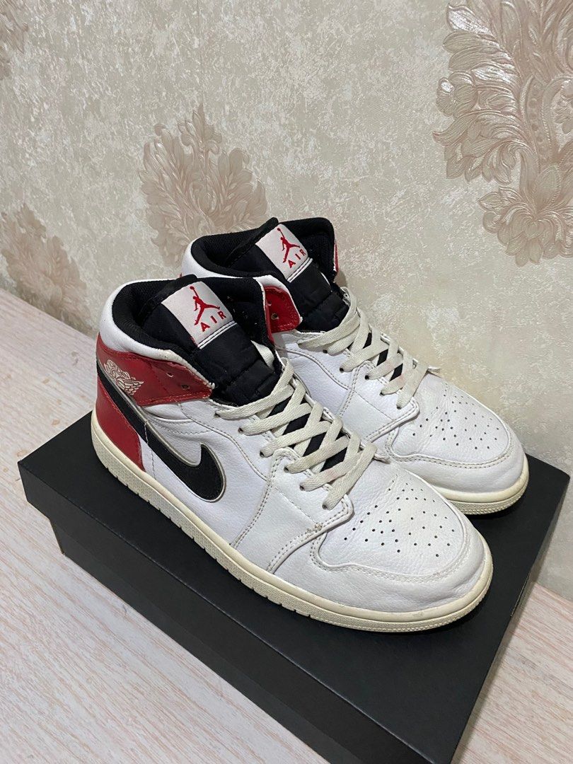 Nike Air Jordan 1 Chicago Remix