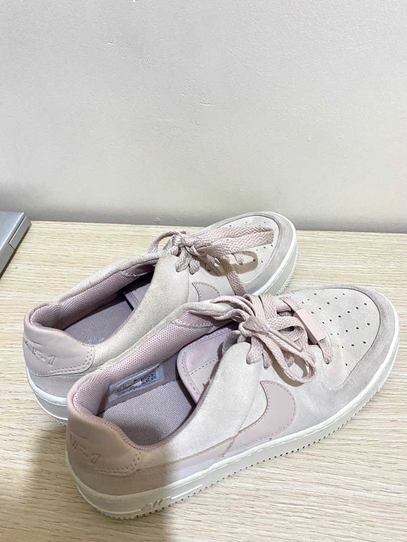 Light pink suede air force 1 store