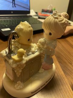 (Category: ) located in . Submitted by walkinwardrobebursts (Listing ID 1244394136, Image 1). Description: .