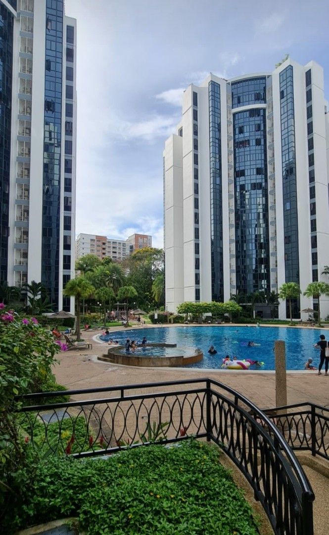 Regentville Near Hougang Serangoon North area. Shirt bus ride to