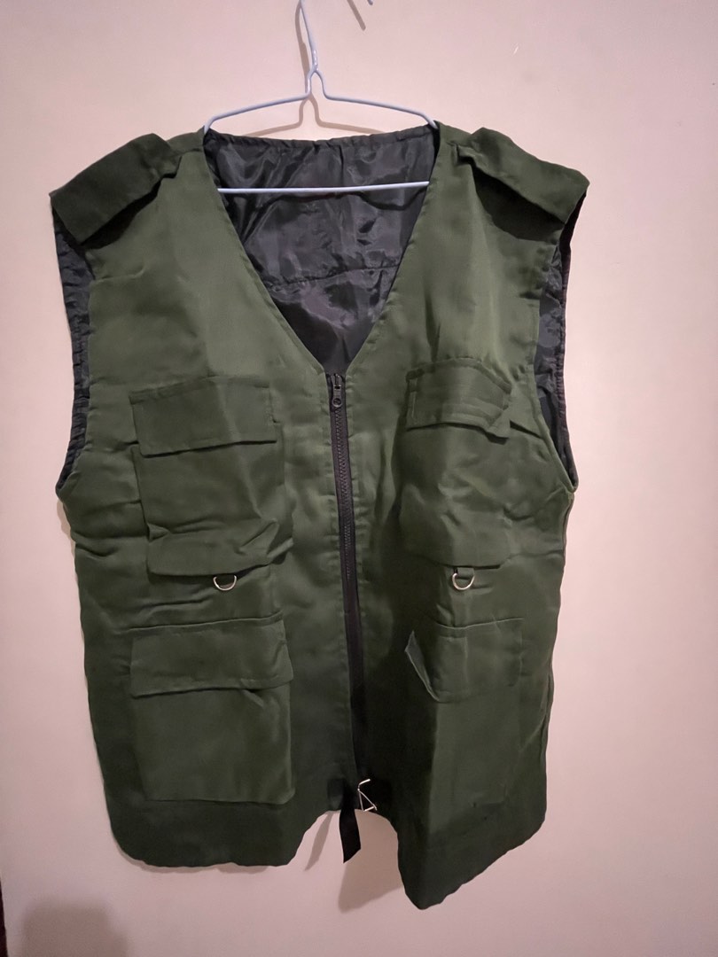 Rompi warna hijau army, Fesyen Wanita, Pakaian Wanita, Atasan di Carousell