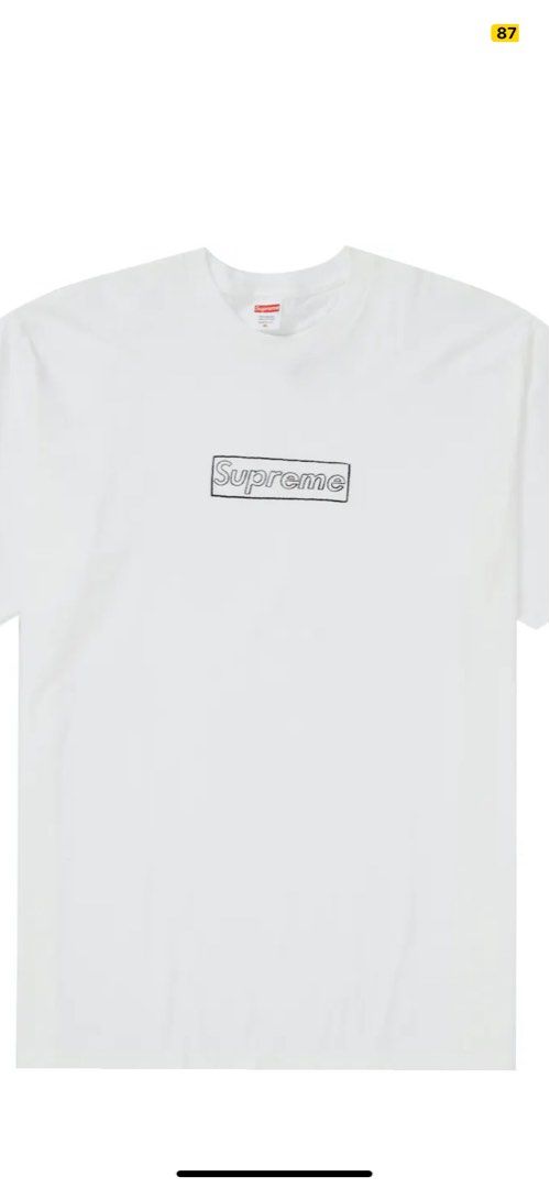Supreme KAWS Chalk Logo Tee, 名牌, 服裝- Carousell