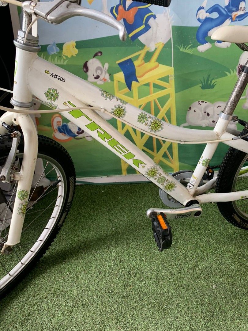 Trek mt sale 200 girl
