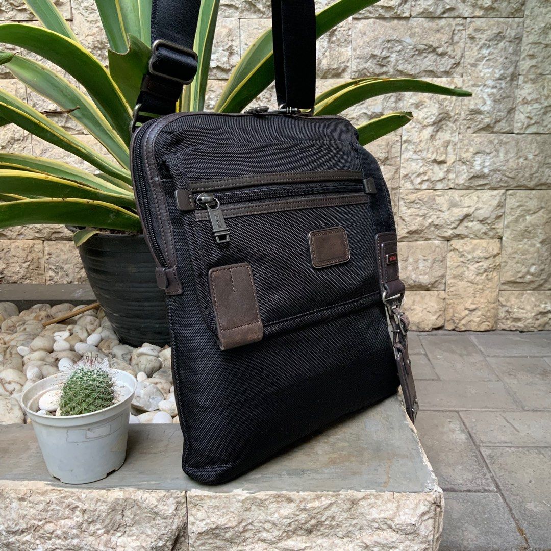 Tumi TUMI ALPHA BRAVO ANNAPOLISZIP FLAPボディバッグ Alpha Bravo