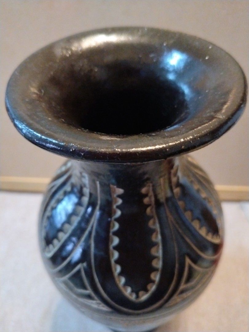 Vintage 10" Sarawak Pottery Vase, Furniture & Home Living, Home Decor