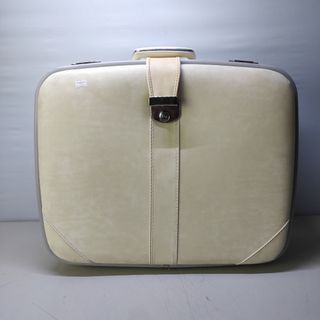 Vintage white leather luggage @ 650 E58
