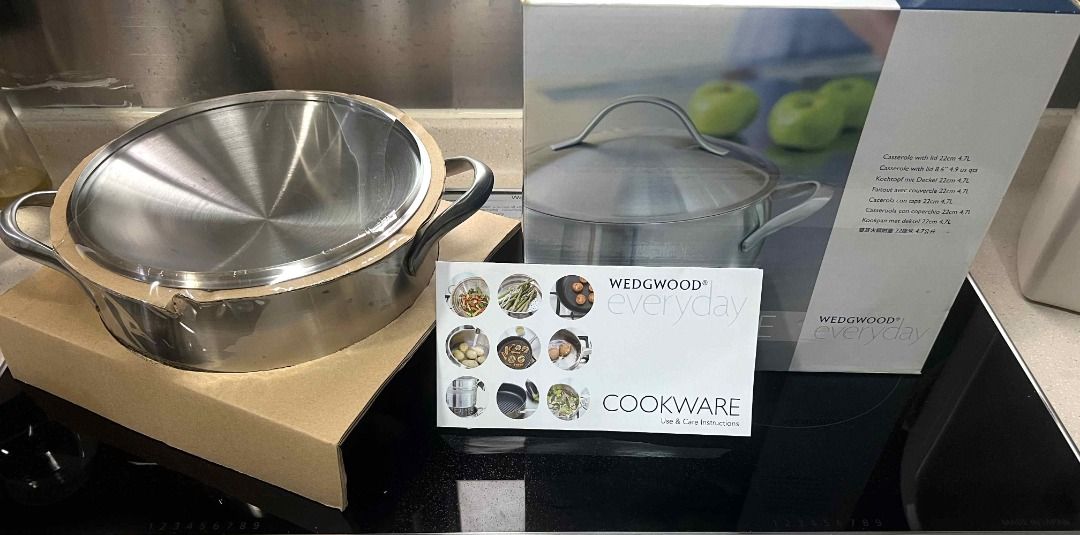 Wedgwood 不綉鋼雙耳鍋連蓋22 cm, 傢俬＆家居, 廚具和餐具, 炊具及配件