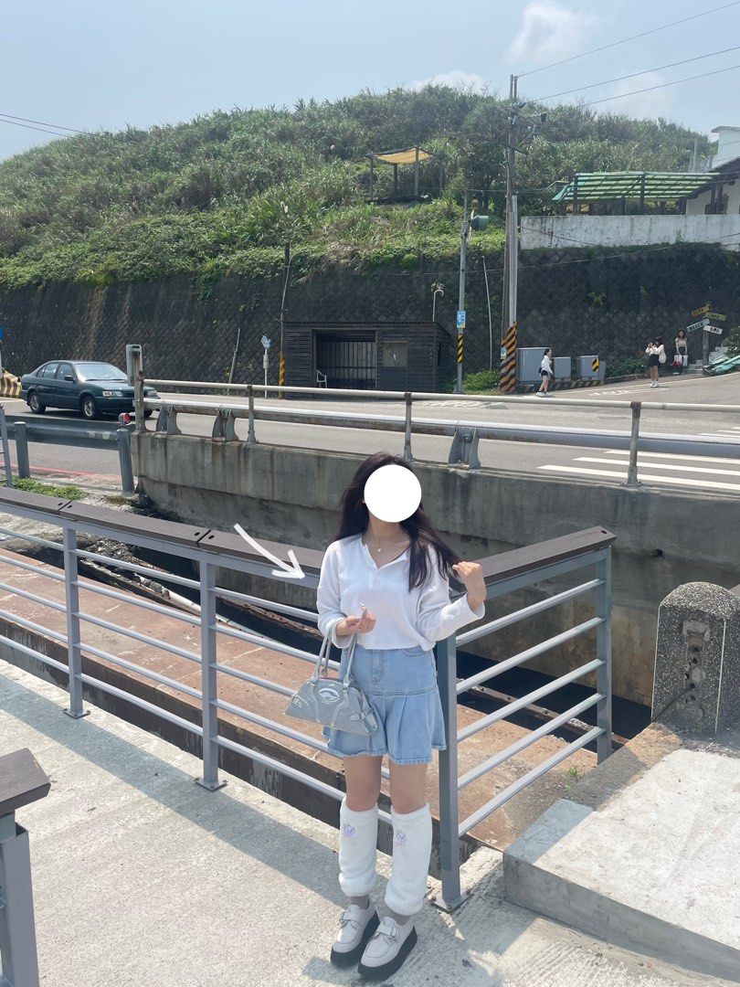 white （分類：T-shirt）位於 Hong Kong。 由 abi.611 提交（商品編號 1244408139，圖片 3）。簡介： 可以其他地鐵站/Other MTR stations are available。