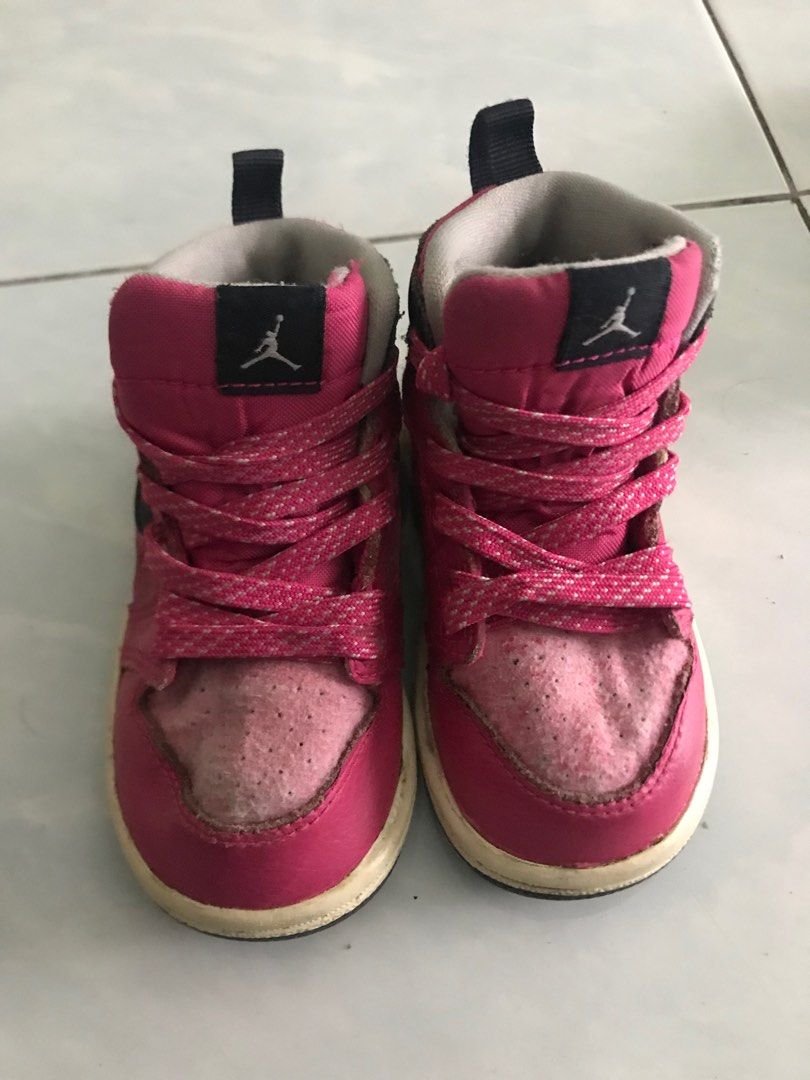 Pink baby jordan shoes sales