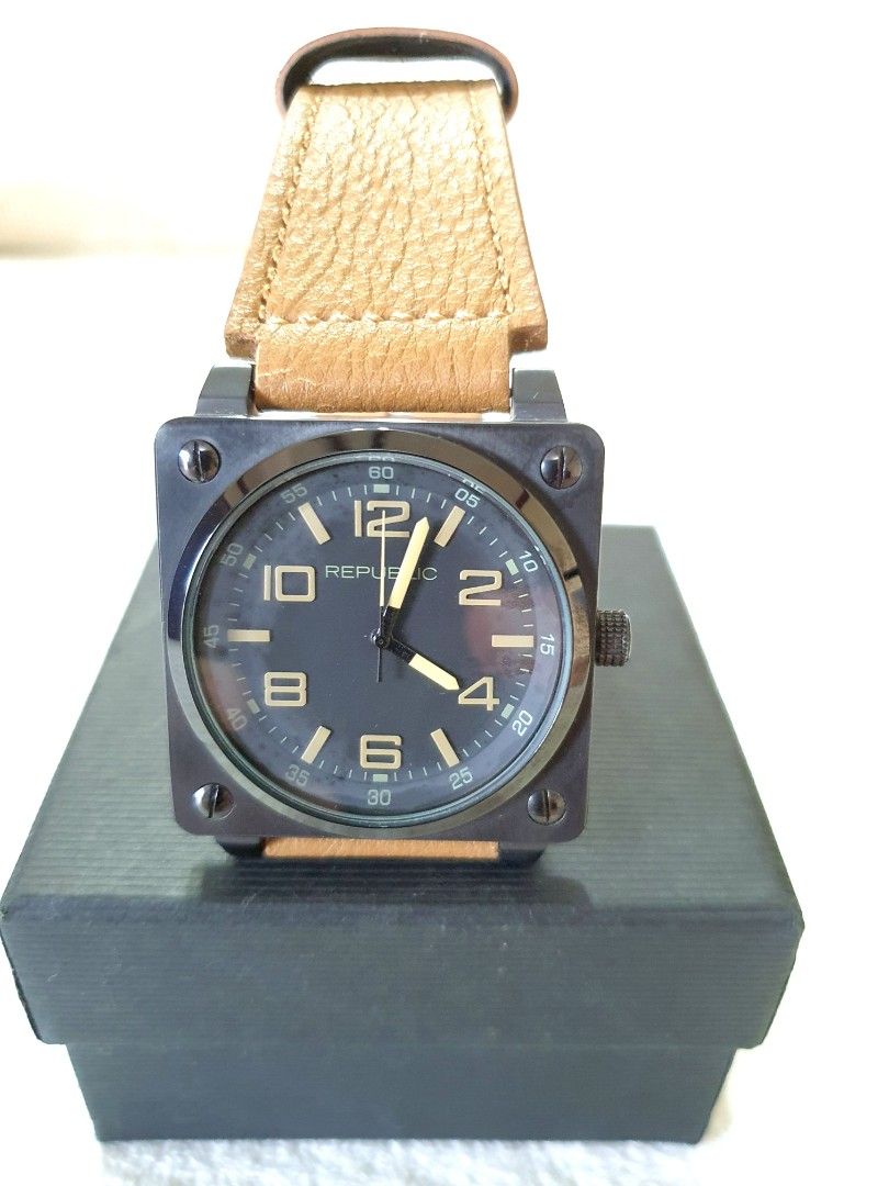 Square best sale aviator watch