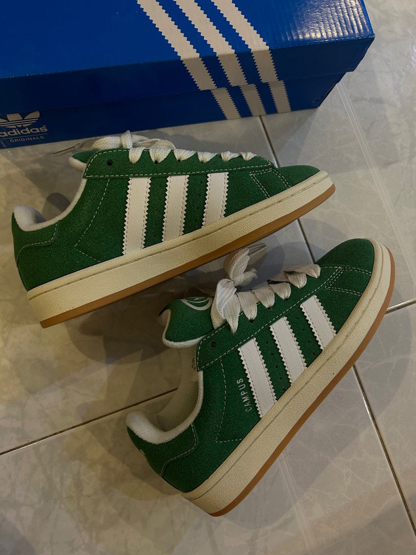 adidas Originals 'adicolor 70s' flared trousers in green