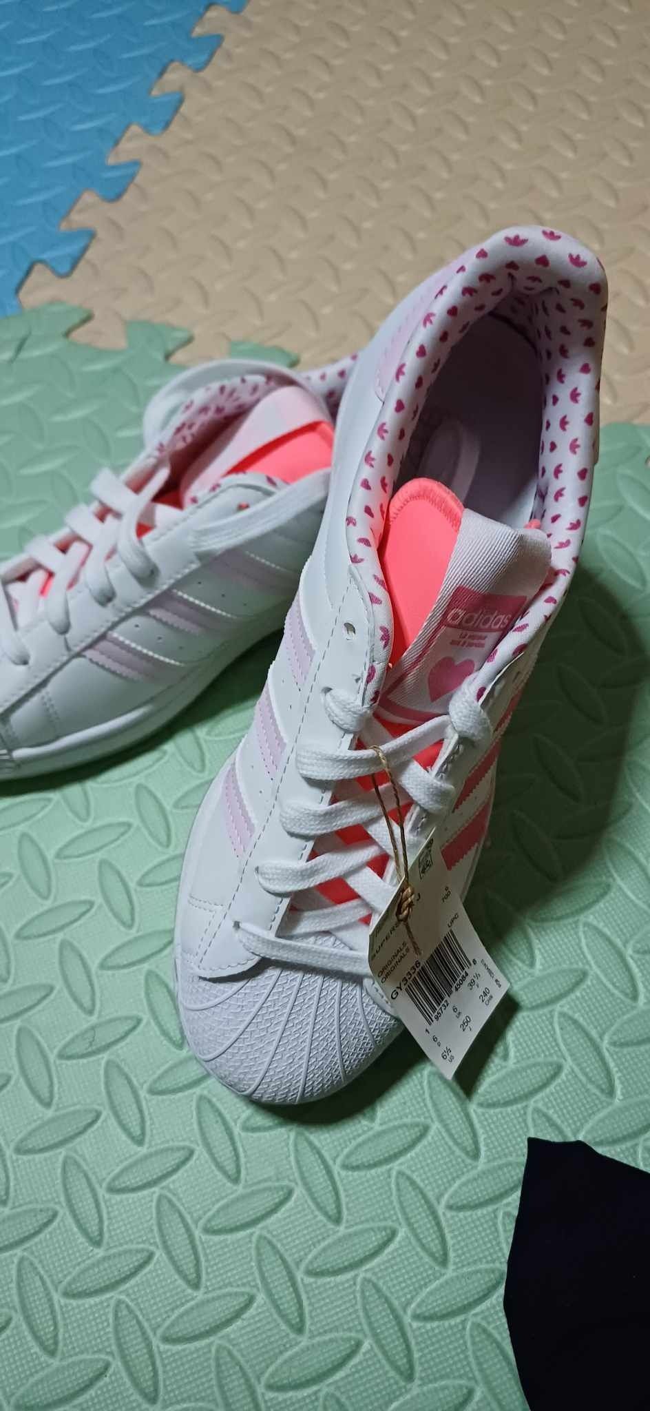 Pink and white deals shell toe adidas