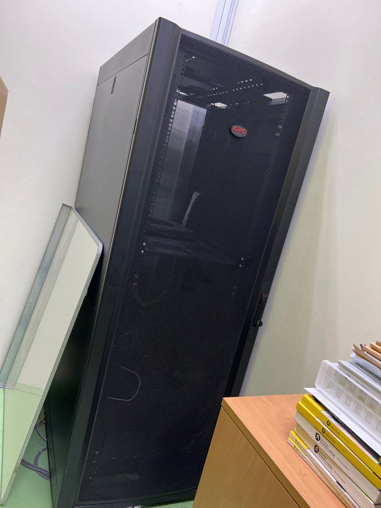 Apc server rack 42u computers tech office business technology on