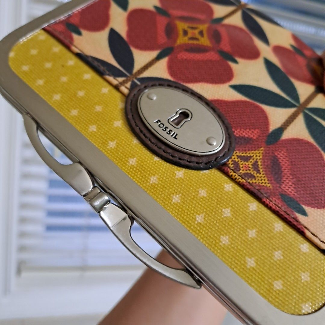Fossil key hotsell per makeup case