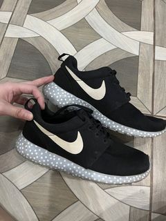 Authentic Classic Black with Polka Dots Roshe Run - Size 36, Women's Fashion, Footwear, Sneakers Carousell