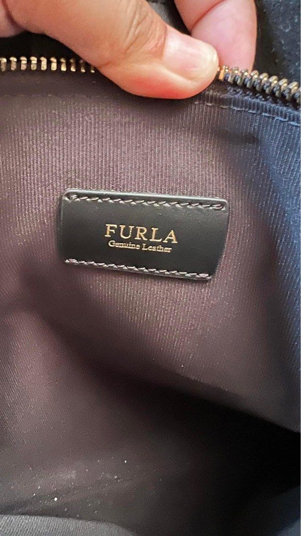 AUTHENTIC ORIGINAL FURLA TOTE BAG (Category: Shoulder Bags) located in Imus. Submitted by leslian.era (Listing ID 1244590522, Image 3). Description: AUTHENTIC ORIGINAL FURLA TOTE BAG Personal preloved from Japan 100% leather 💖 9.5/10 EUC condition Closure Type: Magnet Height 10.8 inches (27.5 cm) x Width (Top 16.9 inches (43 cm) x Bottom 12.2 inches (31 cm) 𝘗𝘩𝘱 5,000 Location: Imus Cavite MOP: Gcash / Maya / Metrobank Courier: Meet up / Grab 