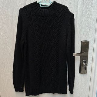 Black cable knit sweater rajut
