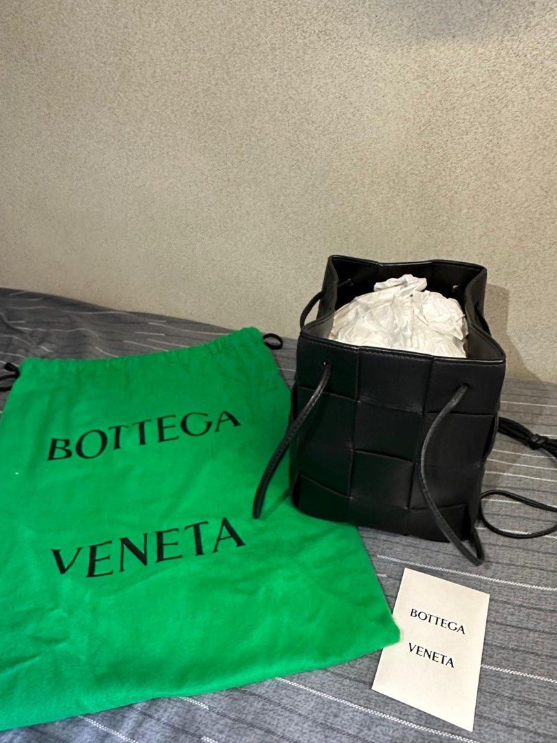 BV （分類：手袋及銀包）位於 Hong Kong。 由 _whataboutu 提交（商品編號 1244565042，圖片 3）。簡介： 買咗用咗幾次！唔係好啱自己 100% real。