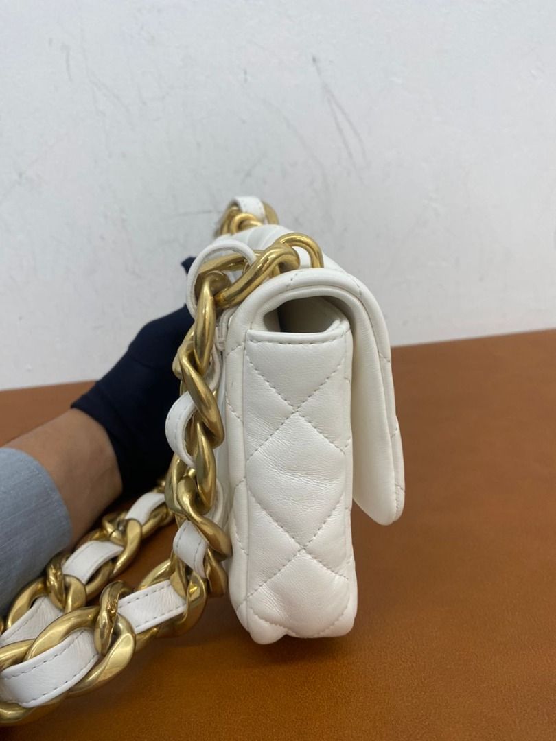 CHANEL 22S FLAP BAG WITH CHUNKY CHAIN STRAP SMALL WHITE CALFSKIN