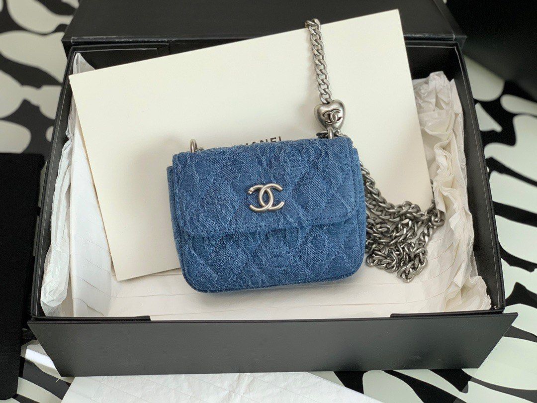 Chanel 23P mini square bag sweetheart blue denim 牛仔心心調節扣, 名牌, 手袋及銀包-  Carousell