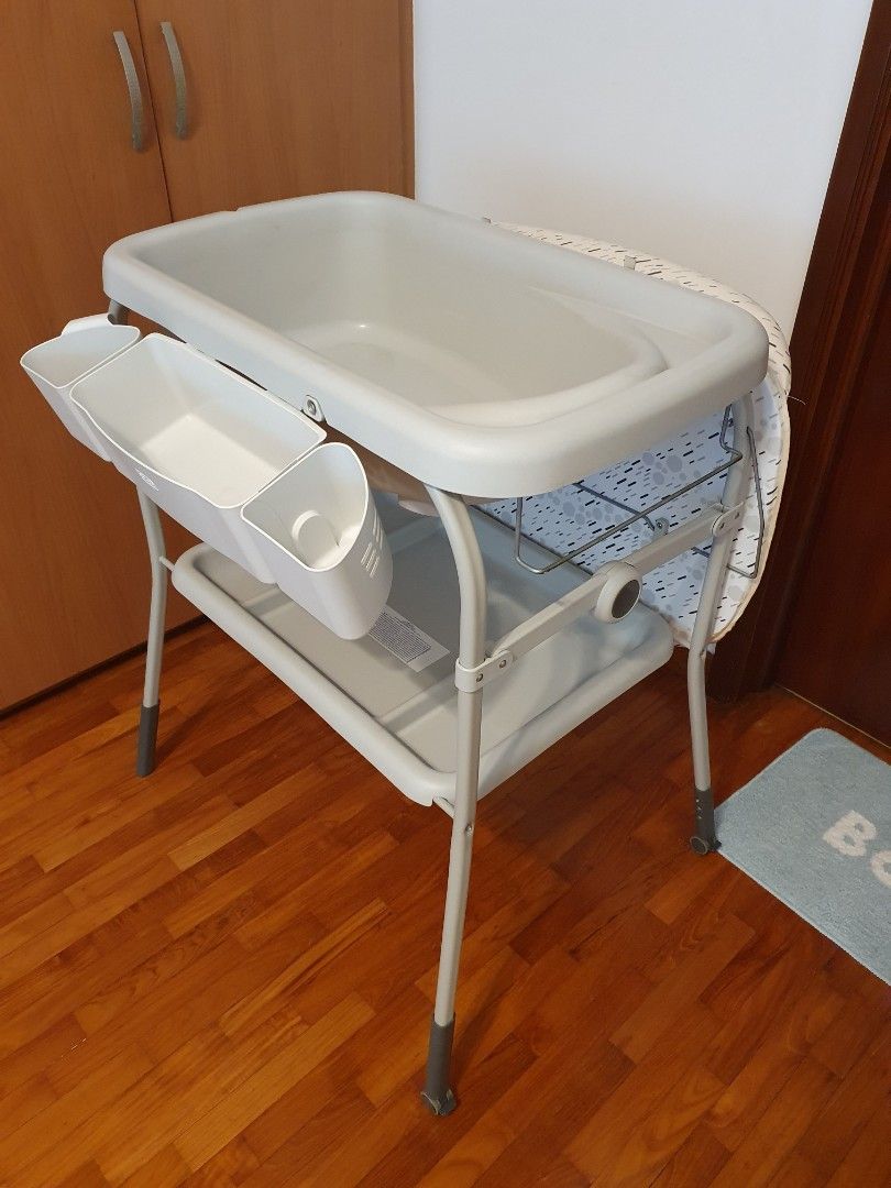 Chicco baby bath discount and changing table