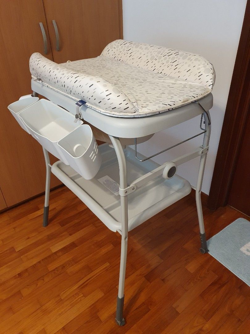 Chicco cuddle & bubble baby bath deals & changer