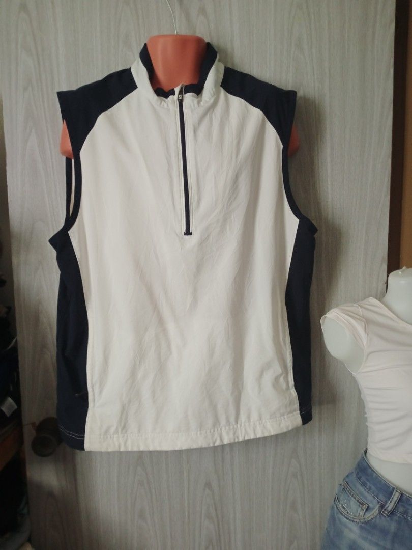 Cutter and buck top golf vest