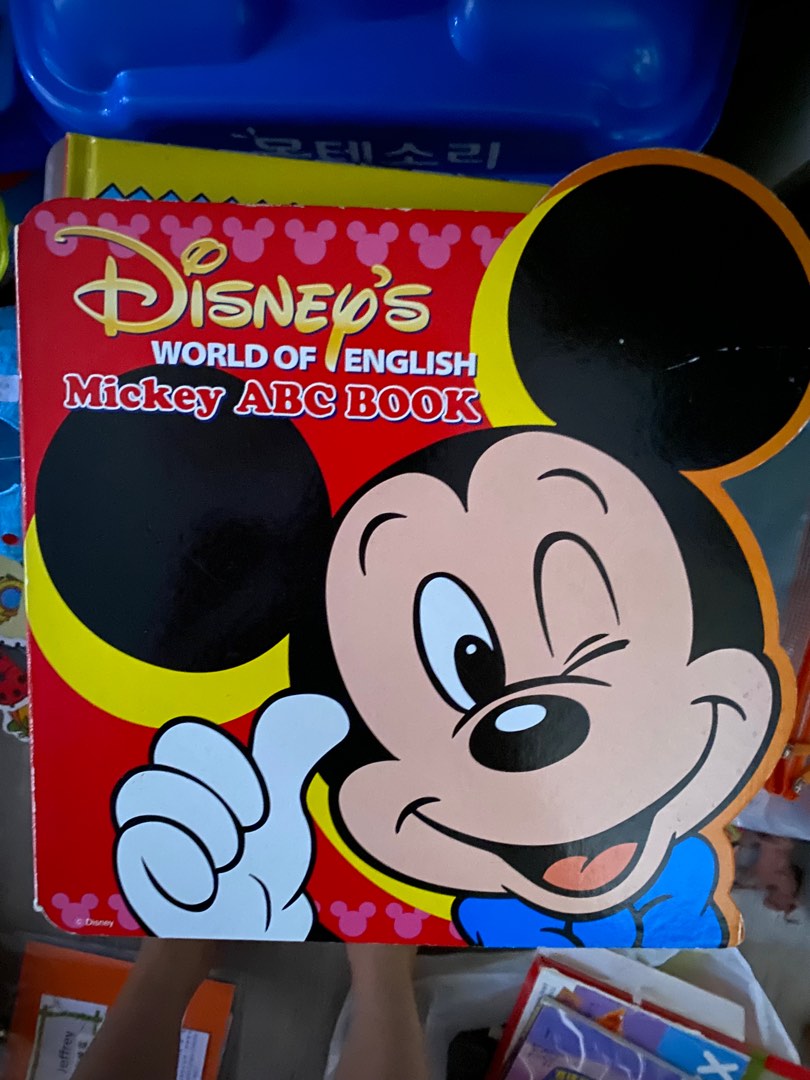 Disney's World of English, 興趣及遊戲, 書本& 文具, 小朋友書- Carousell