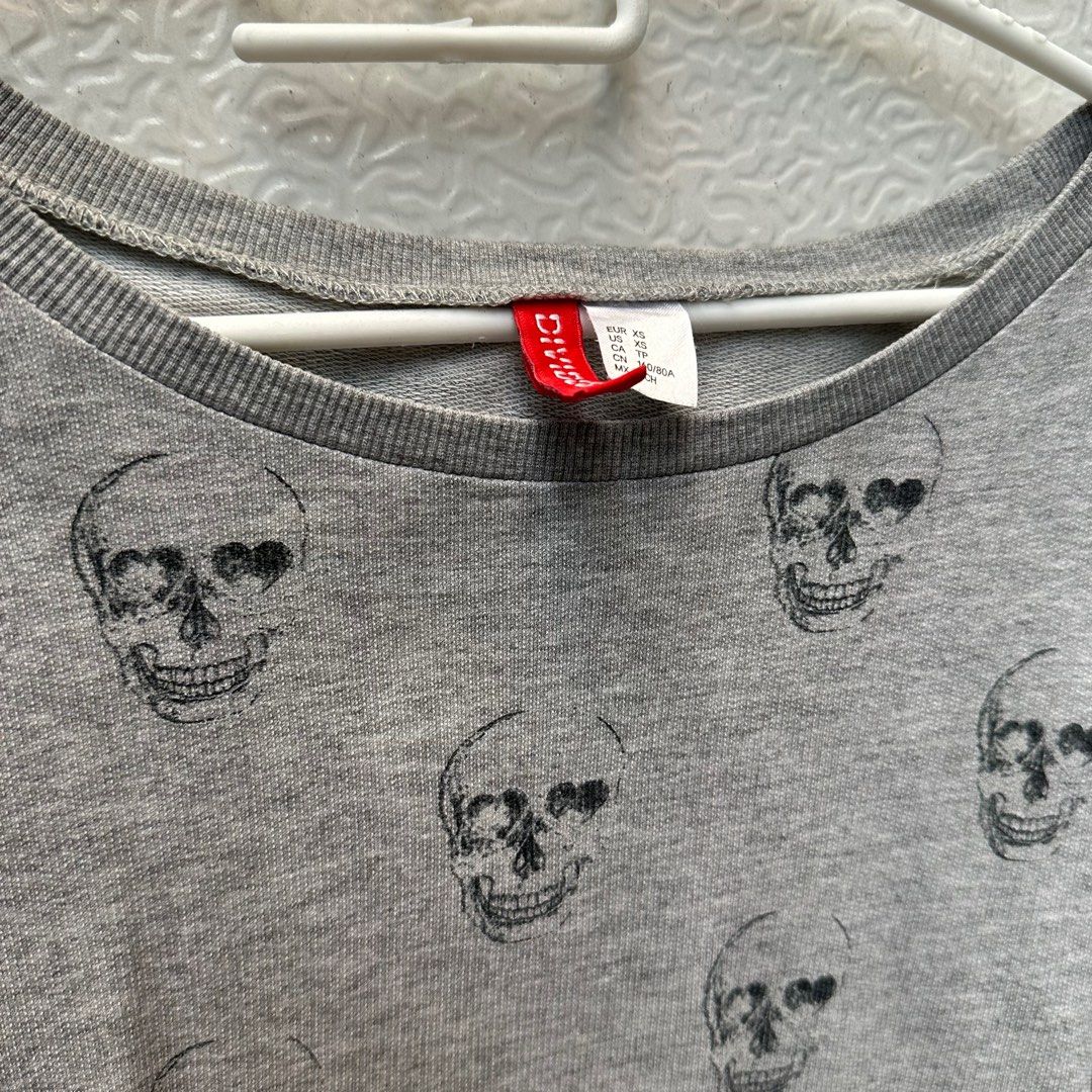 H&m skull sweater top