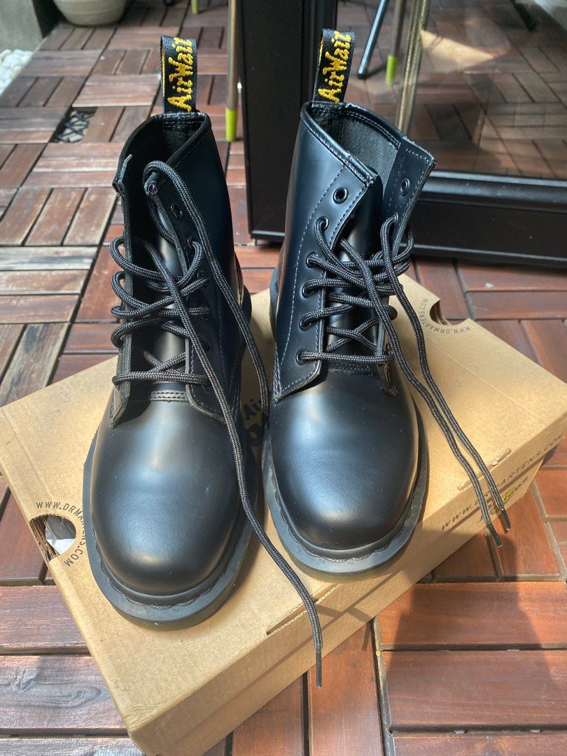 Dr. martens 101 smooth 6 eye boot Fesyen Wanita Sepatu di Carousell