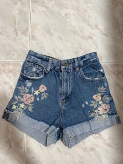 (Category: ) located in . Submitted by dearlondon (Listing ID 1244476429, Image 1). Description: .