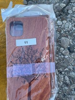 Engraved wood cases for iPhone