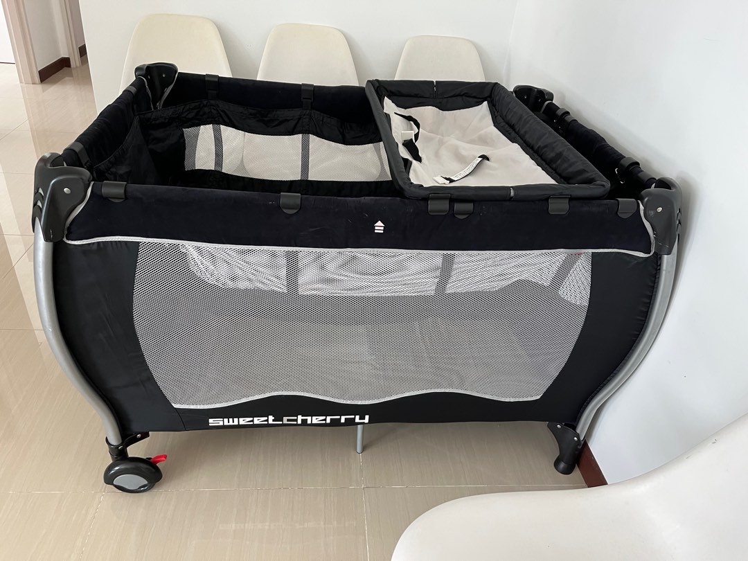 Foldable Crib with changing board, Babies & Kids, Baby Nursery & Kids