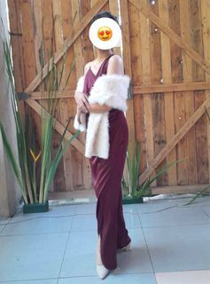 ‼️FOR RENT‼️ Maroon evening gown and faux fur scarf / crazy rich asian / hollywood theme