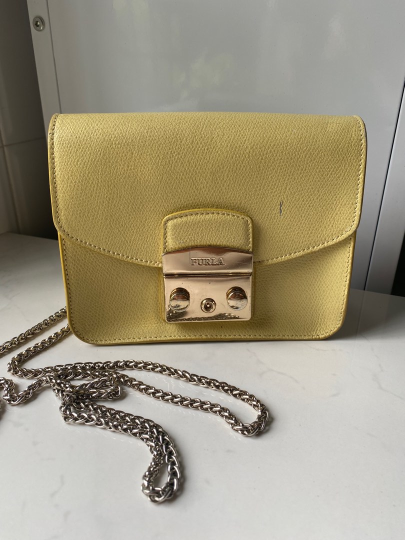 Furla lime store