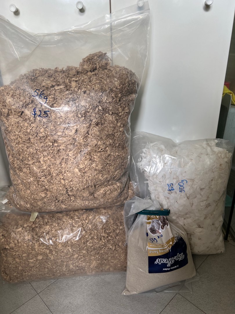 Hamster premium paper nest and tea bag bedding and Witte Molen Sand