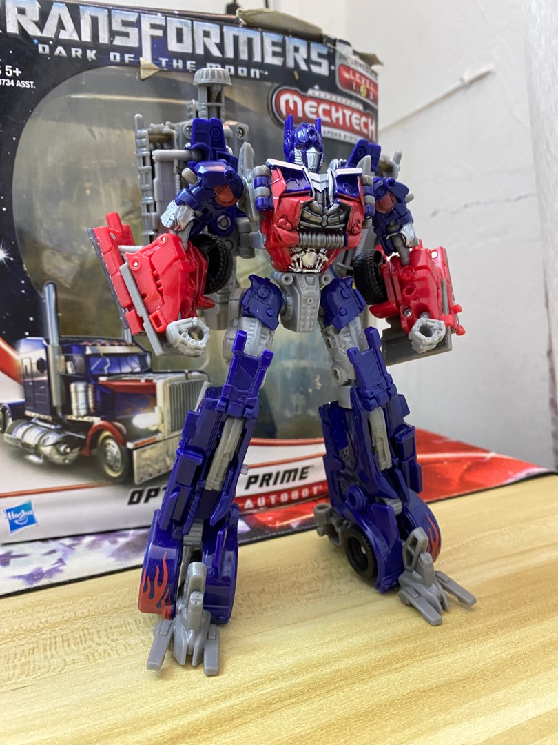 Transformers dark of the store moon voyager class optimus prime