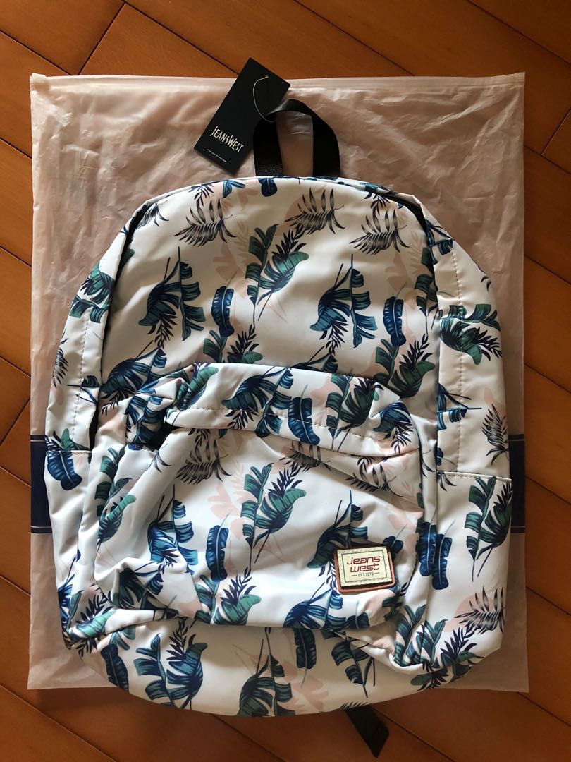 Jeanswest 旅行背包Travel Backpack (全新連膠袋) (Brand new with wrapping shown), 女裝,  手袋及銀包, 背囊- Carousell