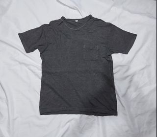 Kaos Uniqlo Pocket Abu
