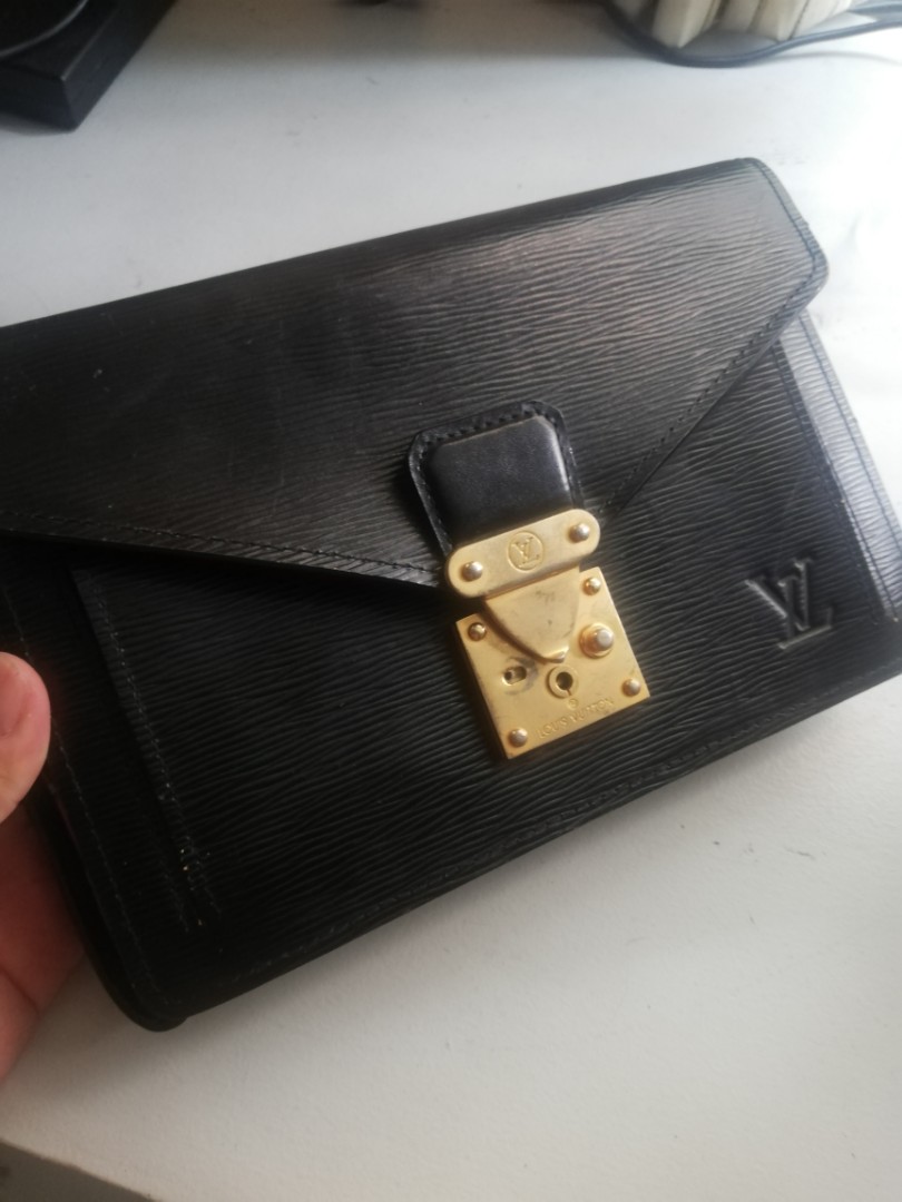 Authentic Louis Vuitton Black Epi Sellier Dragonne Clutch Bag, Luxury, Bags  & Wallets on Carousell