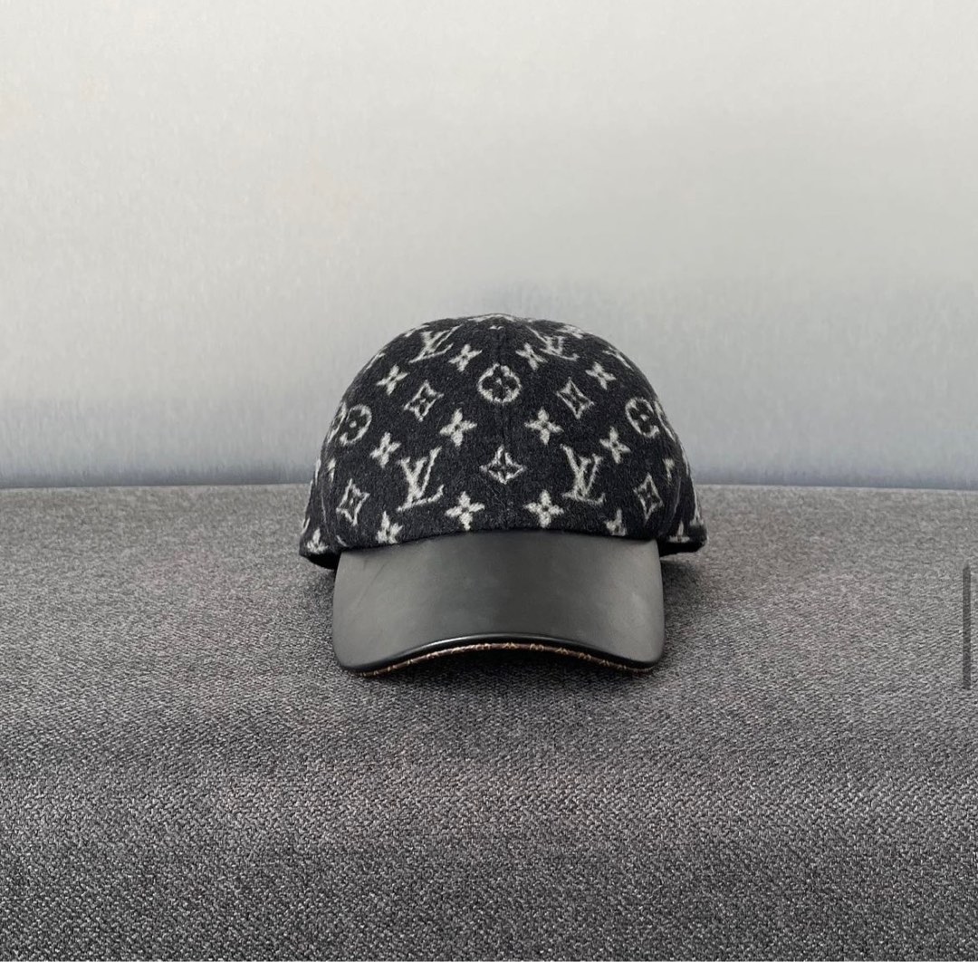 Hat Louis Vuitton Black size M International in Cotton - 25275650