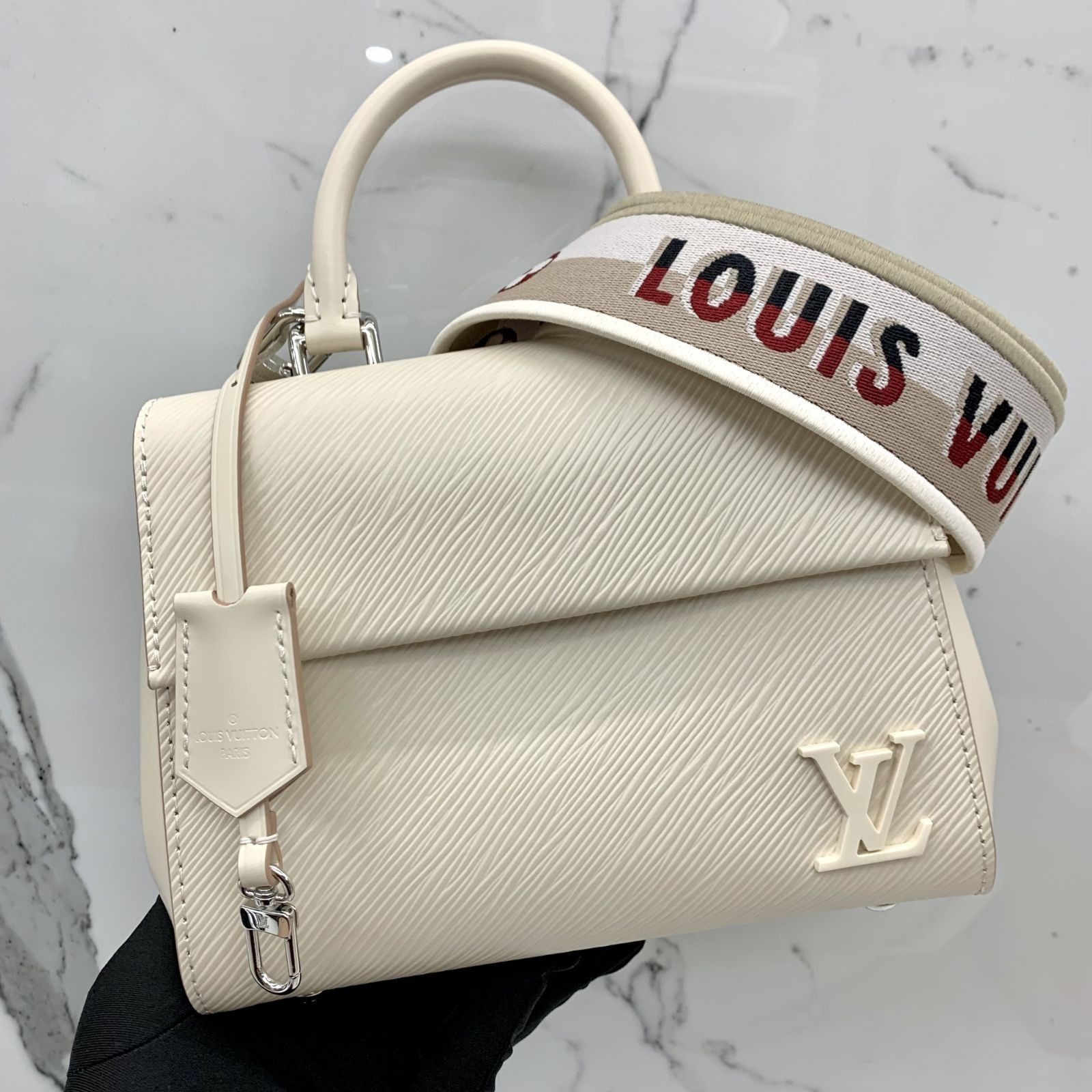Shop Louis Vuitton Cluny mini (M58931) by LesAiles
