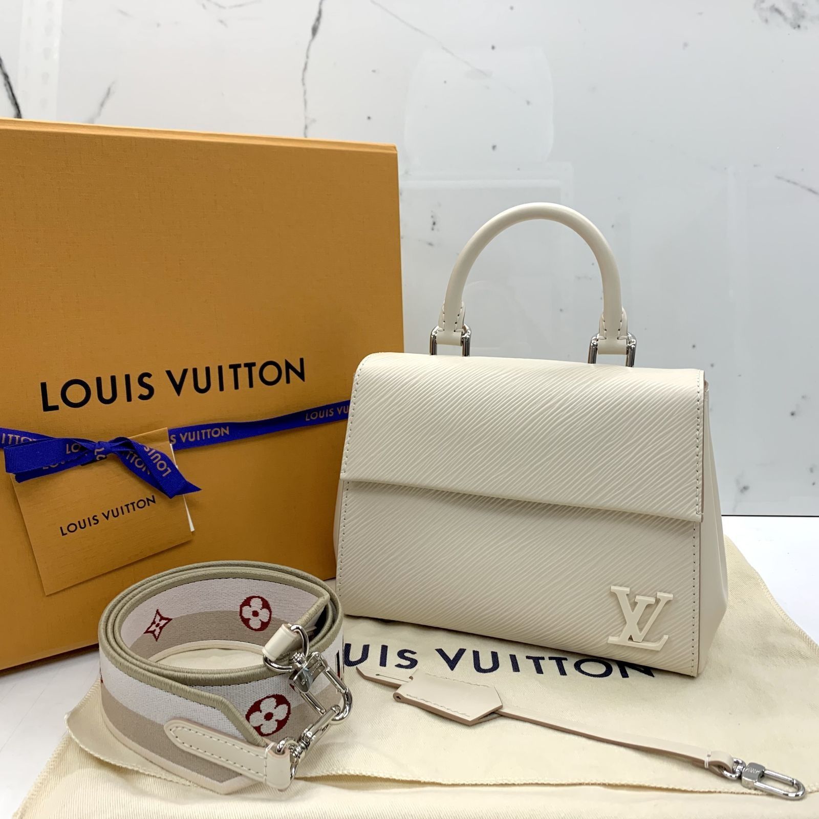 Louis Vuitton EPI Cluny bb (M58928, M22438)