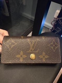 LV Passport / Document Holder (Etui Voyage), Luxury, Bags & Wallets on  Carousell