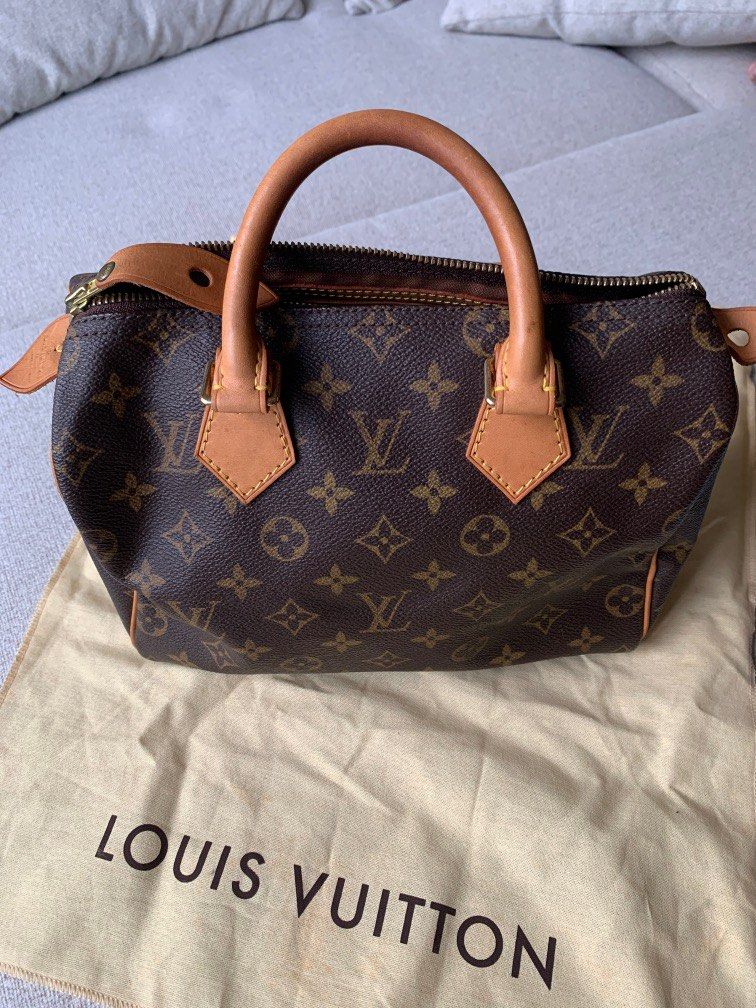 Louis Vuitton Speedy Bandouliere 30, Women's Fashion, Bags & Wallets,  Purses & Pouches on Carousell