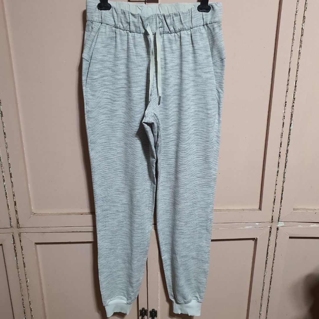 Lululemon On the Fly Pant size 6 Wee Are From Space Nimbus