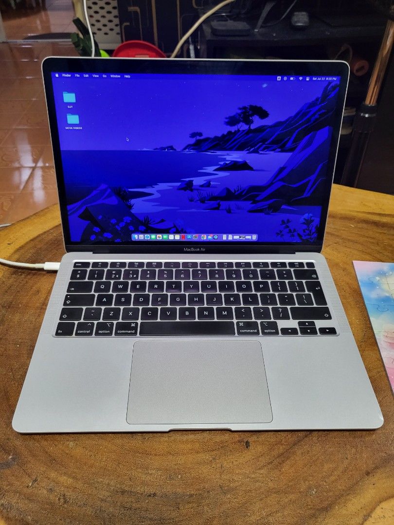 Macbook Air 2020 i3 (Category: Laptops & Notebooks) located in Aparri. Submitted by erika_ja (Listing ID 1244599870, Image 2). Description: Macbook Air 2020 Intel i3 256 gb Cycle Count: 12 (Newly replaced battery) With minimal scratches and dents on side Unit + Original Charger LBC Cash on Pick up or Cash on delivery (atleast 3k downpayment).
