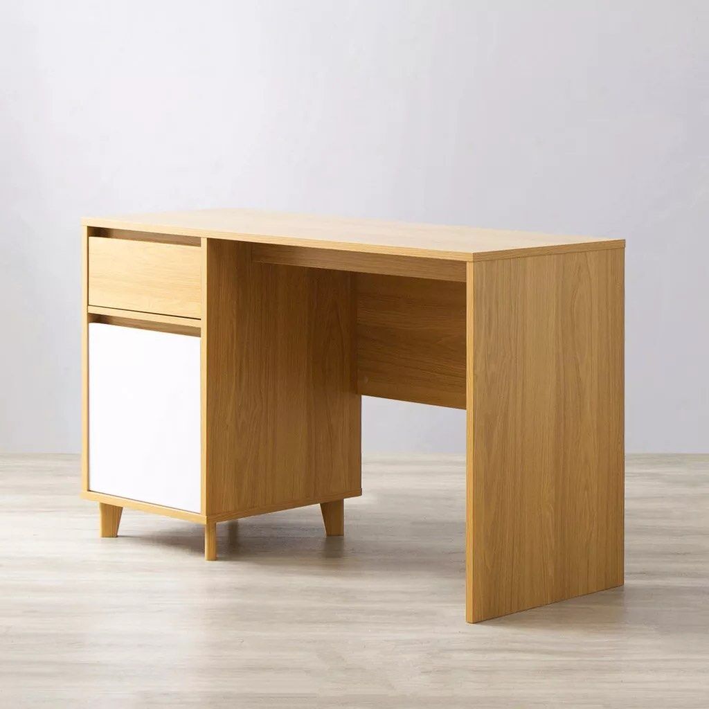 Meja Kantor Besar Estetik on Carousell